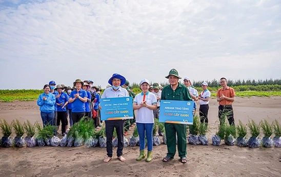 ABBank tài trợ hơn 13.000 cây phi lao trồng rừng phòng hộ ven biển Tiền Giang