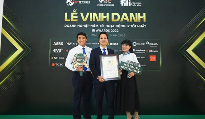 ACB nhận giải doanh nghiệp niêm yết có hoạt động quan hệ nhà đầu tư tốt nhất 2022