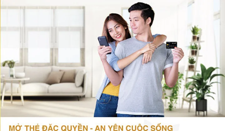 Khách hàng nhận ưu đãi độc quyền tại chương trình “Mở thẻ đặc quyền - An yên cuộc sống” của Bac A Bank