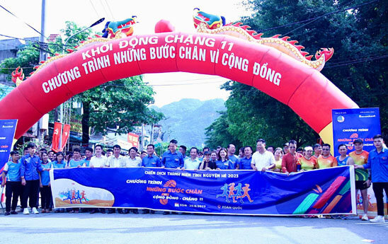 Sacombank phát động chạy bộ gây quỹ xây nhà văn hóa cộng đồng cho đồng bào dân tộc Pu Péo, tỉnh Hà Giang