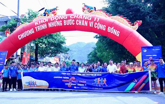 Sacombank phát động chạy bộ gây quỹ xây nhà văn hóa cộng đồng cho đồng bào dân tộc Pu Péo, tỉnh Hà Giang