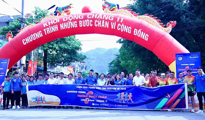 Sacombank phát động chạy bộ gây quỹ xây nhà văn hóa cộng đồng cho đồng bào dân tộc Pu Péo, tỉnh Hà Giang