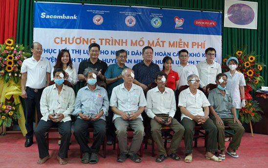 Sacombank và Dai-ichi Life Việt Nam hỗ trợ mổ mắt miễn phí cho 1.000 bệnh nhân nghèo