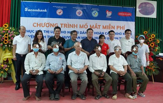 Sacombank và Dai-ichi Life Việt Nam hỗ trợ mổ mắt miễn phí cho 1.000 bệnh nhân nghèo