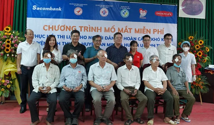 Sacombank và Dai-ichi Life Việt Nam hỗ trợ mổ mắt miễn phí cho 1.000 bệnh nhân nghèo