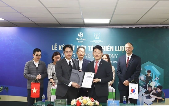 Shinhan Việt Nam hợp tác CIS Lào Cai triển khai chương trình ưu đãi học phí lãi suất 0%