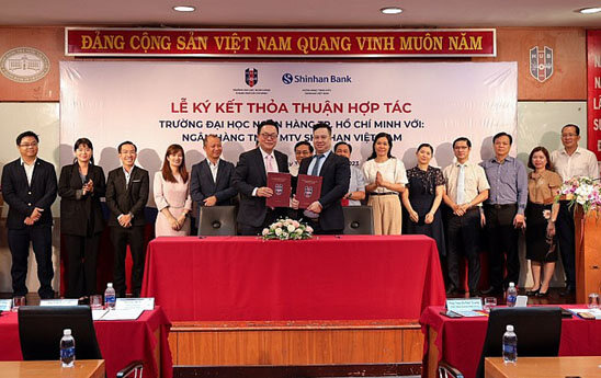 Shinhan Việt Nam hỗ trợ học phí lãi suất 0% cho sinh viên Trường đại học Ngân hàng thành phố Hồ Chí Minh