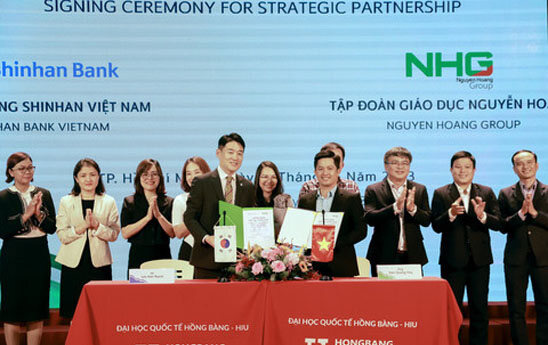 Shinhan Việt Nam tài trợ học phí lãi suất 0% cho học viên thuộc Tập đoàn Nguyễn Hoàng