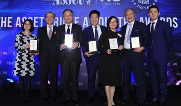Standard Chartered nhận 2 giải thưởng danh giá từ The Asset