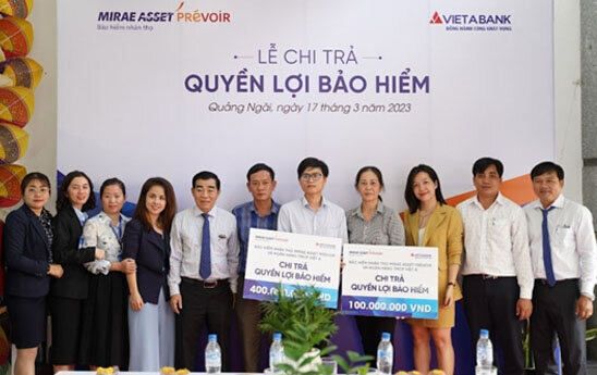 VietABank và Mirae Asset Prévoir chi trả 500 triệu đồng quyền lợi bảo hiểm cho 02 khách hàng tại Quảng Ngãi