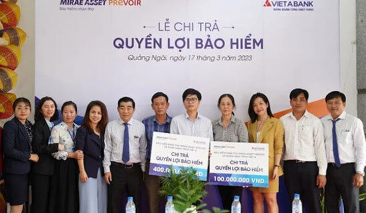 VietABank và Mirae Asset Prévoir chi trả 500 triệu đồng quyền lợi bảo hiểm cho 02 khách hàng tại Quảng Ngãi