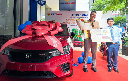 Vietbank trao thưởng xe ô tô Honda City 1.5GS cho khách hàng Ngô Ngọc Bình tại Đà Nẵng
