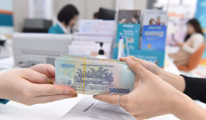 Tiền gửi tiết kiệm vào ngân hàng liên tục tăng trong 06 tháng qua