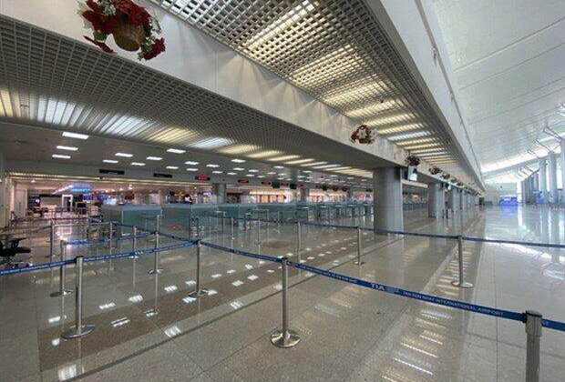 Airline industry at breaking point as virus strikes again