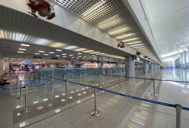 Airline industry at breaking point as virus strikes again