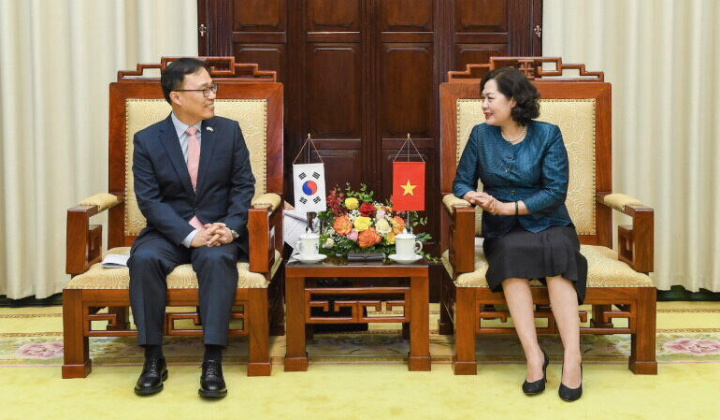Thống đốc Nguyễn Thị Hồng tiếp Đại sứ đặc mệnh toàn quyền Hàn Quốc và Sri Lanka tại Việt Nam