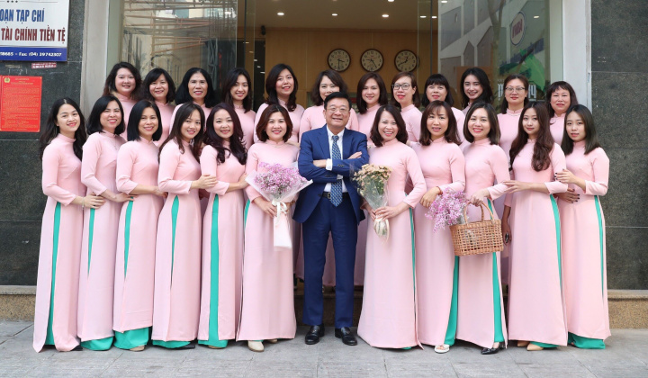 Nữ cán bộ Hiệp hội Ngân hàng Việt Nam hưởng ứng Tuần lễ Áo dài năm 2023