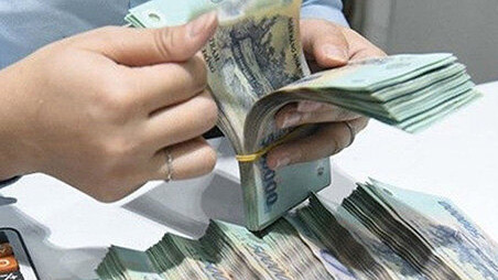 Nhiều ngân hàng tiếp tục hạ lãi suất tiết kiệm