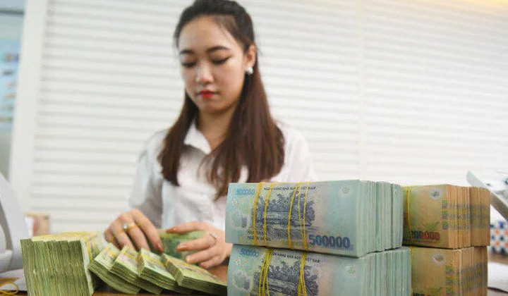 Banks lower deposit interest rates
