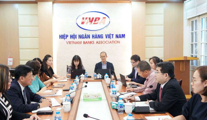 Phó Chủ tịch-Tổng Thư ký Nguyễn Quốc Hùng tiếp, làm việc với đoàn công tác AMRO