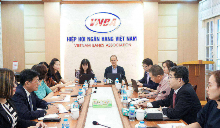 Phó Chủ tịch kiêm Tổng Thư ký Nguyễn Quốc Hùng tiếp, làm việc với đoàn công tác AMRO