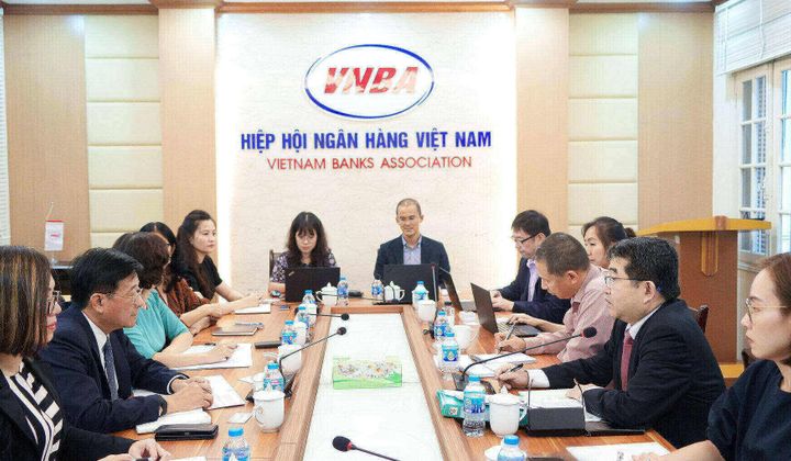 Phó Chủ tịch kiêm Tổng Thư ký Nguyễn Quốc Hùng tiếp, làm việc với đoàn công tác AMRO