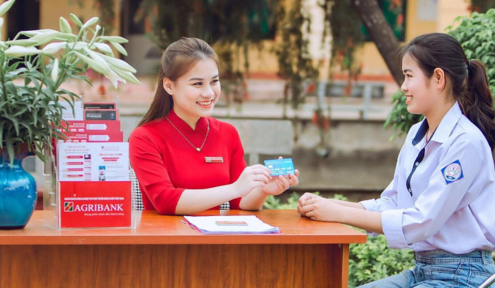 Ngân hàng Agribank dành 1,833 tỷ đồng tặng Tân sinh viên 2023