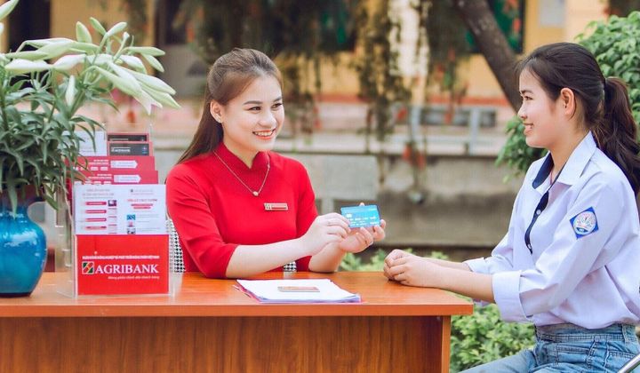 Ngân hàng Agribank dành 1,833 tỷ đồng tặng Tân sinh viên 2023