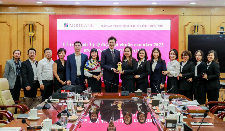 Agribank lần thứ 14 nhận giải “Tỷ lệ điện đạt chuẩn cao năm 2022”