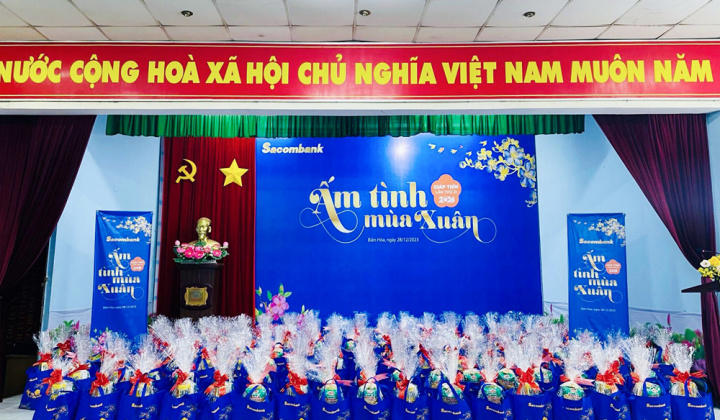 Sacombank tiếp tục chương trình 'Ấm tình mùa xuân'