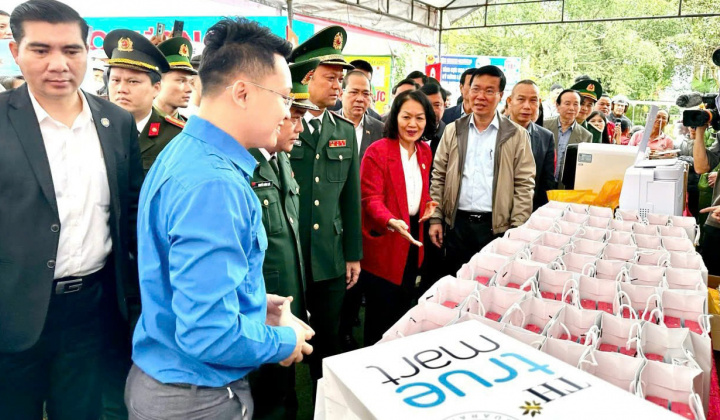 Bac A Bank chung tay lan tỏa yêu thương tới đồng bào khó khăn