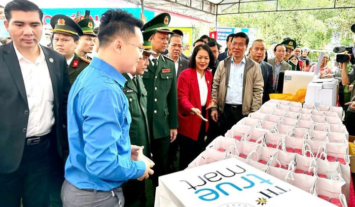 Bac A Bank chung tay lan tỏa yêu thương tới đồng bào khó khăn