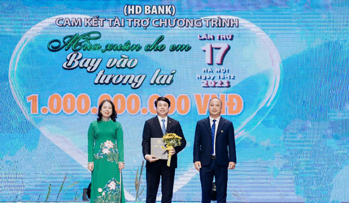 HDBank mang niềm vui xuân và quà Tết sớm đến với đồng bào bản Puôi