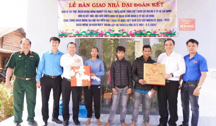 Agribank Chi nhánh 3 mang niềm vui đến với hộ nghèo trước thềm năm mới