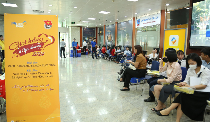 PVcomBank chia sẻ những giọt hồng yêu thương đến với cộng đồng