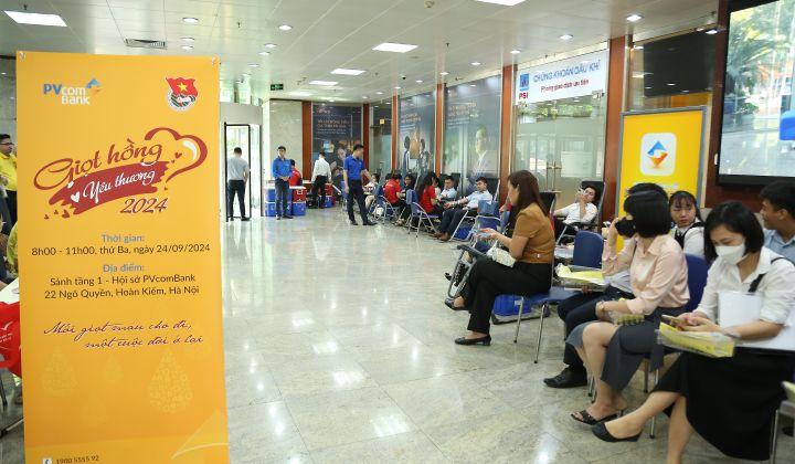 PVcomBank chia sẻ những giọt hồng yêu thương đến với cộng đồng