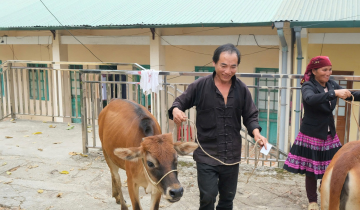 PVcomBank tiếp tục hỗ trợ người dân khắc phục thiệt hại sau bão Yagi