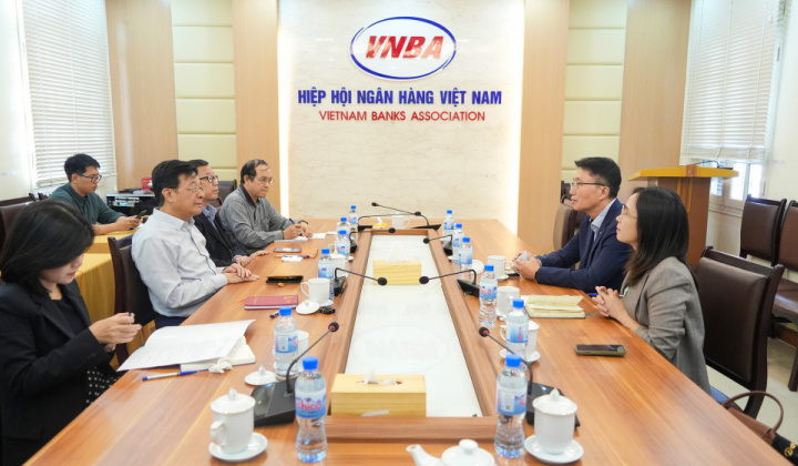 VNBA received leader of Shinhan Bank Vietnam