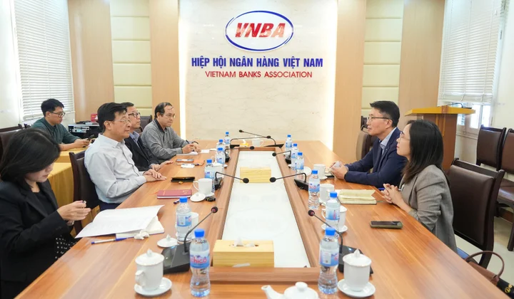 VNBA received leader of Shinhan Bank Vietnam
