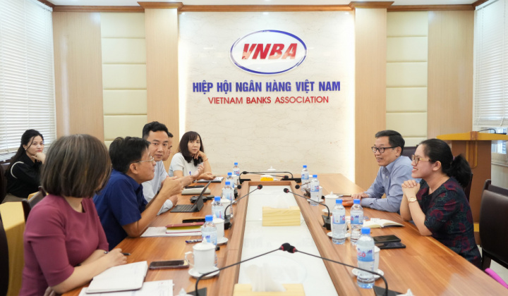 VNBA talks with the Attaché of the Consulate General of Canada