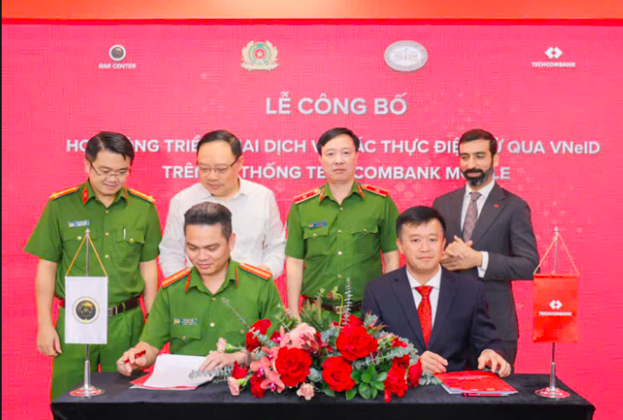 Techcombank triển khai dịch vụ xác thực điện tử qua VneID