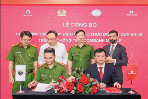 Techcombank triển khai dịch vụ xác thực điện tử qua VneID