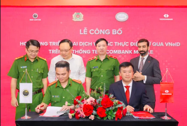 Techcombank triển khai dịch vụ xác thực điện tử qua VneID