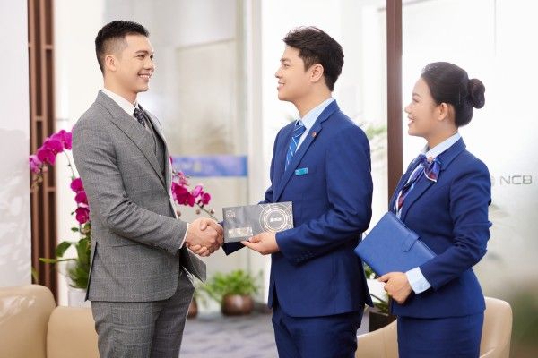 Chủ thẻ tín dụng NCB nhận ưu đãi về phí và ưu đãi lãi suất trả góp 0%/năm