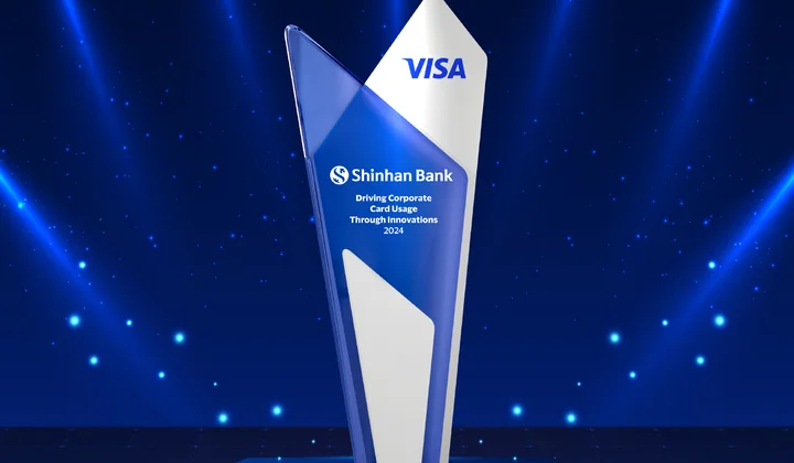 Shinhan Bank Vietnam honored to receive driving corporate card usage through innovations 2024 award