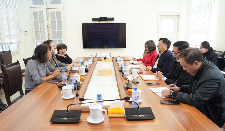 Phó Chủ tịch kiêm Tổng Thư ký Nguyễn Quốc Hùng tiếp các chuyên gia IFC