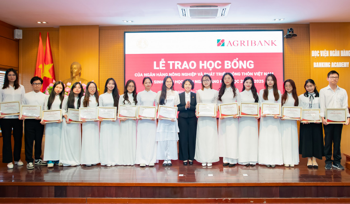 Agribank trao 60 suất học bổng cho sinh viên Học viện Ngân hàng