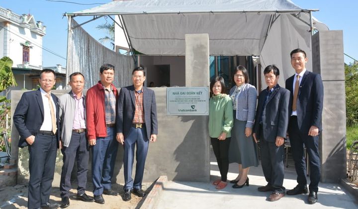 Vietcombank Hải Dương tặng nhà đại đoàn kết cho hộ nghèo huyện Bình Giang