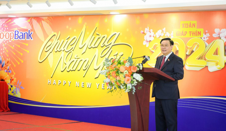 Chủ tịch Quốc hội Vương Đình Huệ thăm và chúc Tết Co-opBank