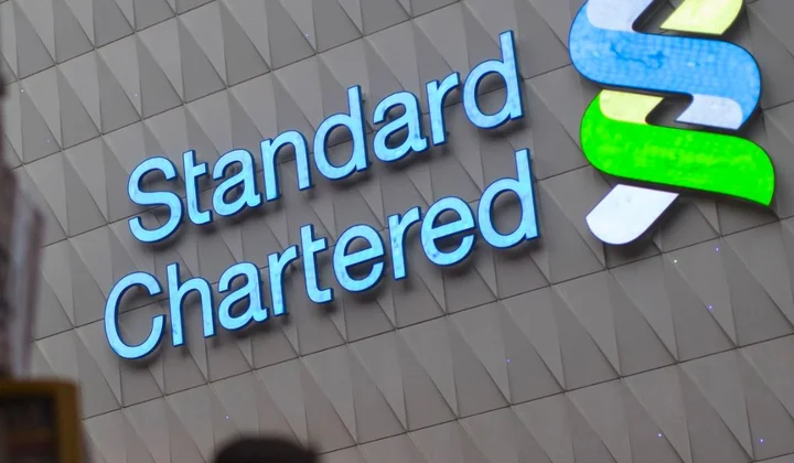 Standard Chartered tái khẳng định cam kết thúc đẩy phát triển tại Việt Nam
